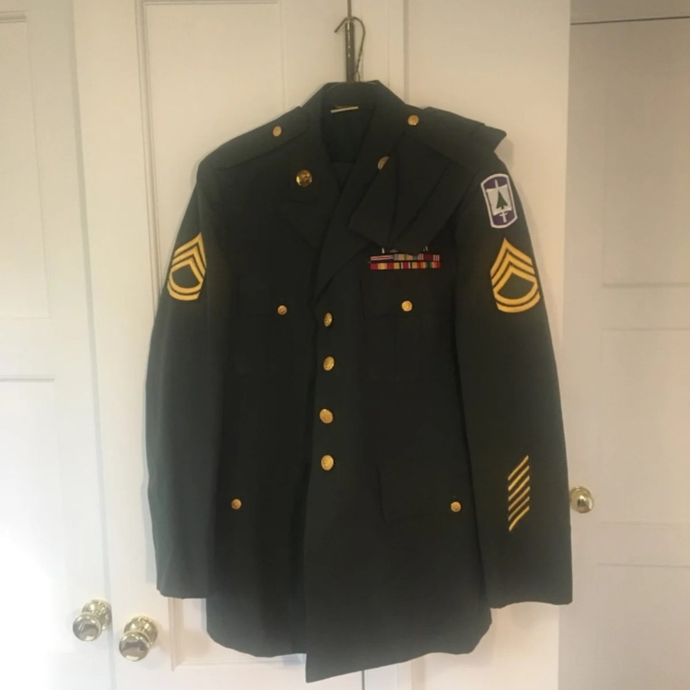 RARE VINTAGE men’s army uniform W/ INSIGNIA